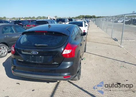 2013 Ford Focus Se z USA, uszkodzony, nr VIN 1FADP3K29DL131158